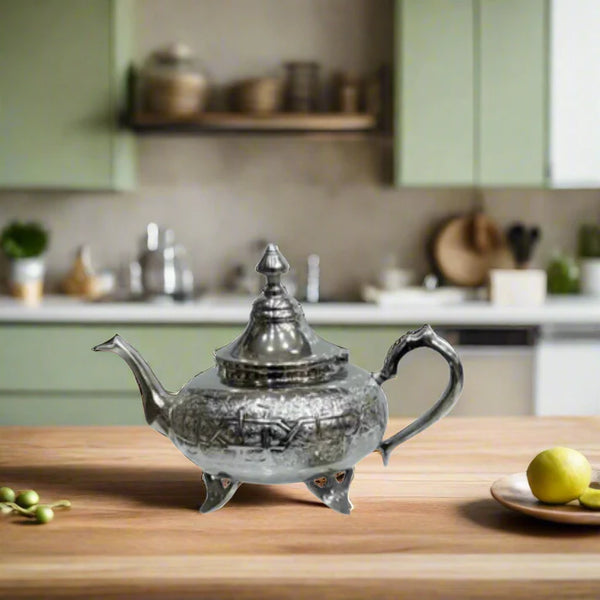 Théière marocaine en métal décorée 🫖✨